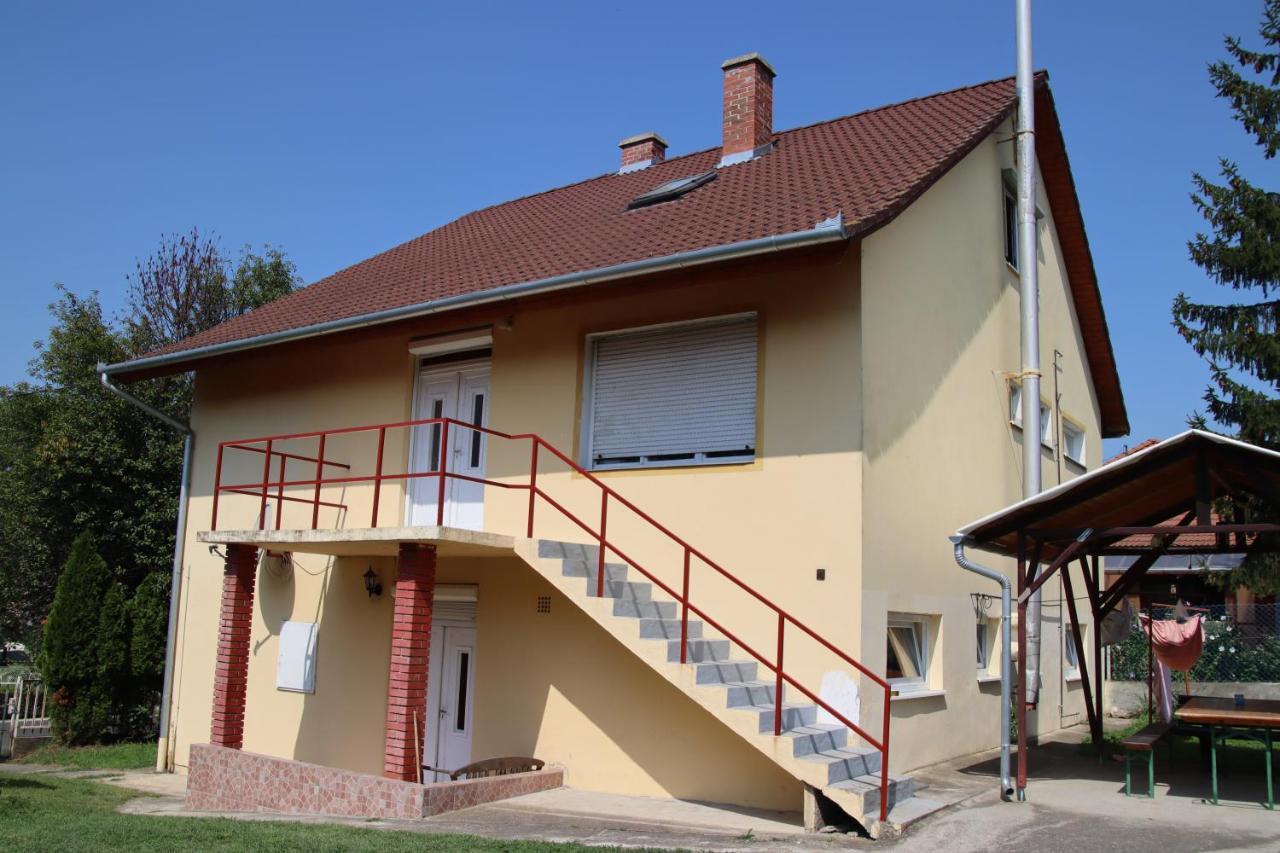 Grosses Ferienhaus Plattensee Balaton - Nyaralo Haz 6 Szobaval, 5 Fuerdoszobaval, 3000 Nm Διαμέρισμα Szolad Εξωτερικό φωτογραφία