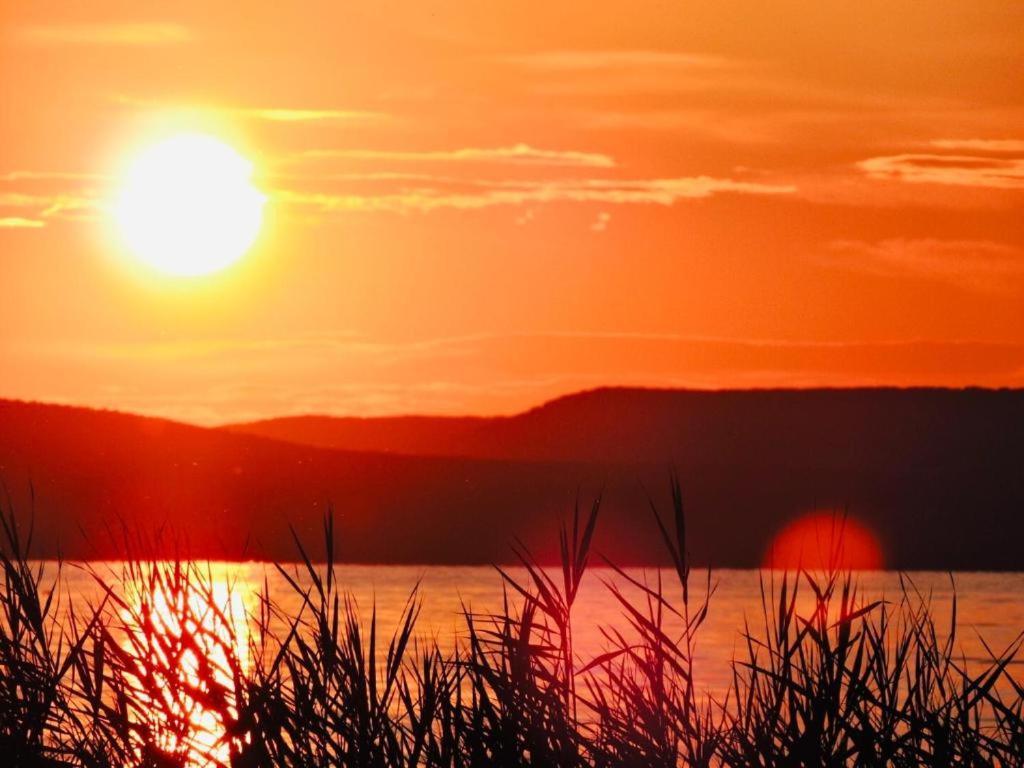 Grosses Ferienhaus Plattensee Balaton - Nyaralo Haz 6 Szobaval, 5 Fuerdoszobaval, 3000 Nm Διαμέρισμα Szolad Εξωτερικό φωτογραφία