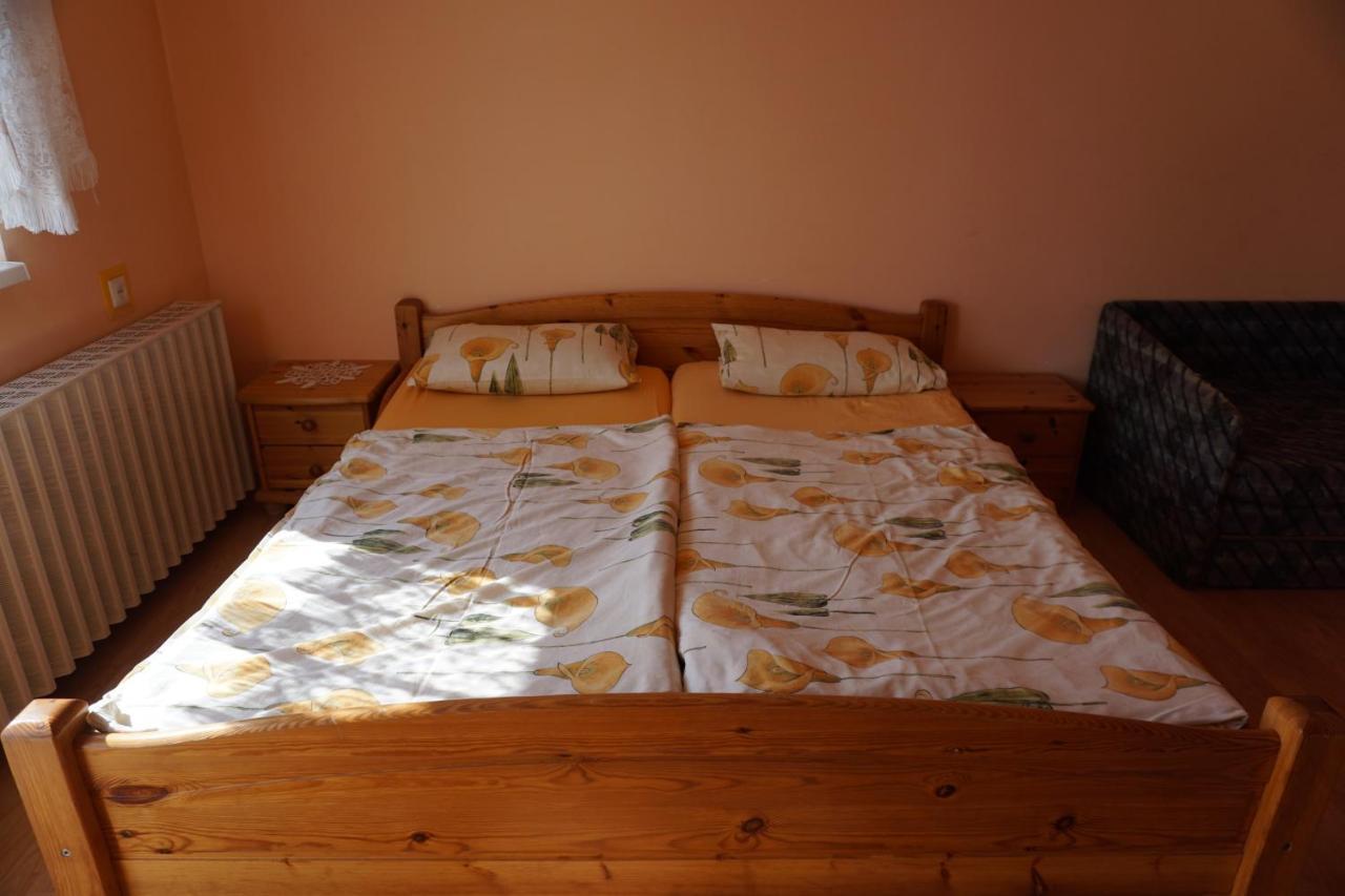 Grosses Ferienhaus Plattensee Balaton - Nyaralo Haz 6 Szobaval, 5 Fuerdoszobaval, 3000 Nm Διαμέρισμα Szolad Εξωτερικό φωτογραφία
