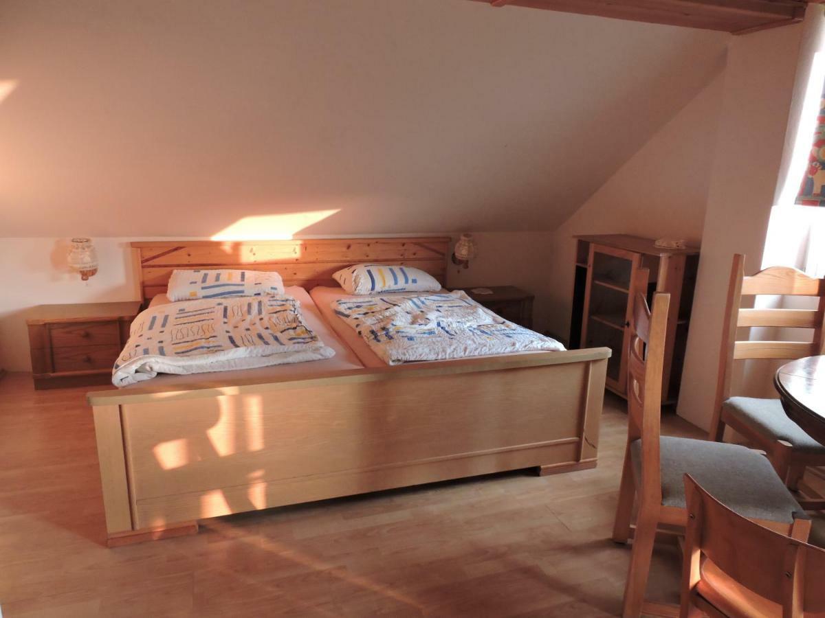 Grosses Ferienhaus Plattensee Balaton - Nyaralo Haz 6 Szobaval, 5 Fuerdoszobaval, 3000 Nm Διαμέρισμα Szolad Εξωτερικό φωτογραφία